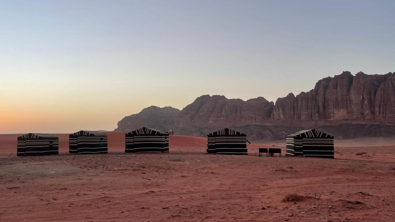 Friend Wadi Rum Eksteriør billede