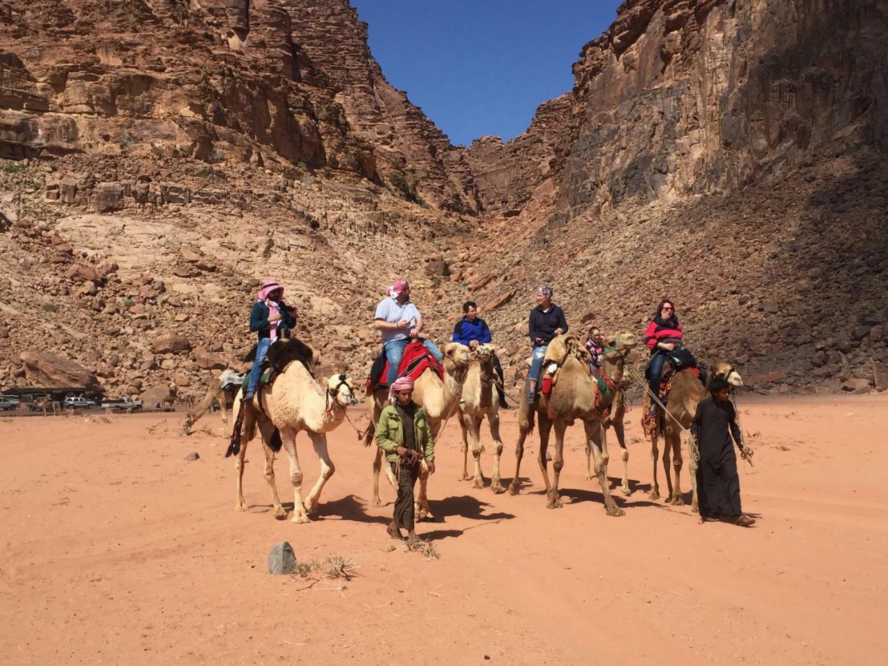 Friend Wadi Rum Eksteriør billede