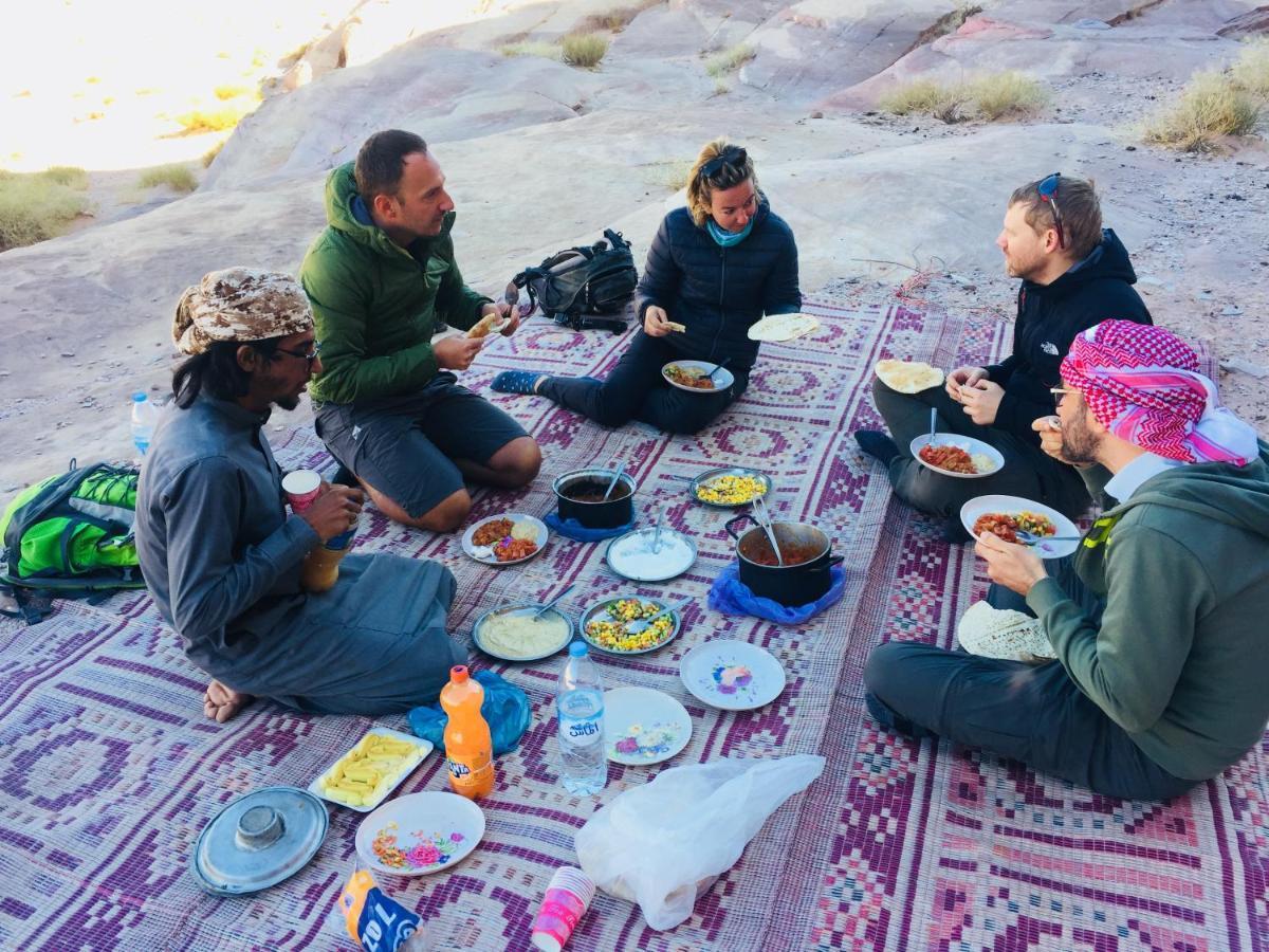 Friend Wadi Rum Eksteriør billede